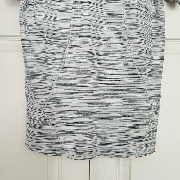 {Lululemon} Make Miles Count Short Sleeve Tee in Space Dye White Silver Spoon 6 - Picture 6 of 7